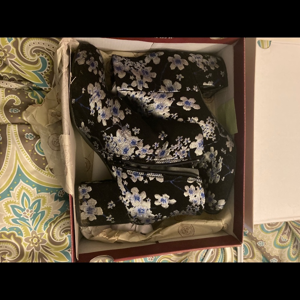Soho Black Flowered boots